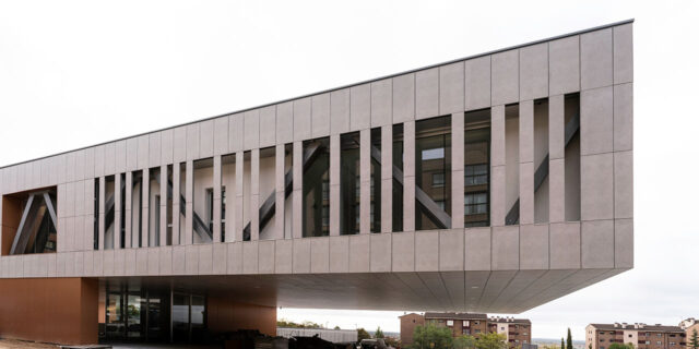 San Gregorio - Centro de mayores y biblioteca en Valladolid - VALLADOLID