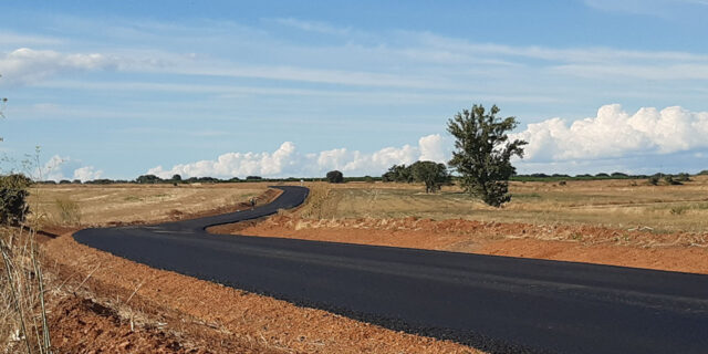 Contratas y Obras San Gregorio SA - Renovación del firme en Valderas (León)